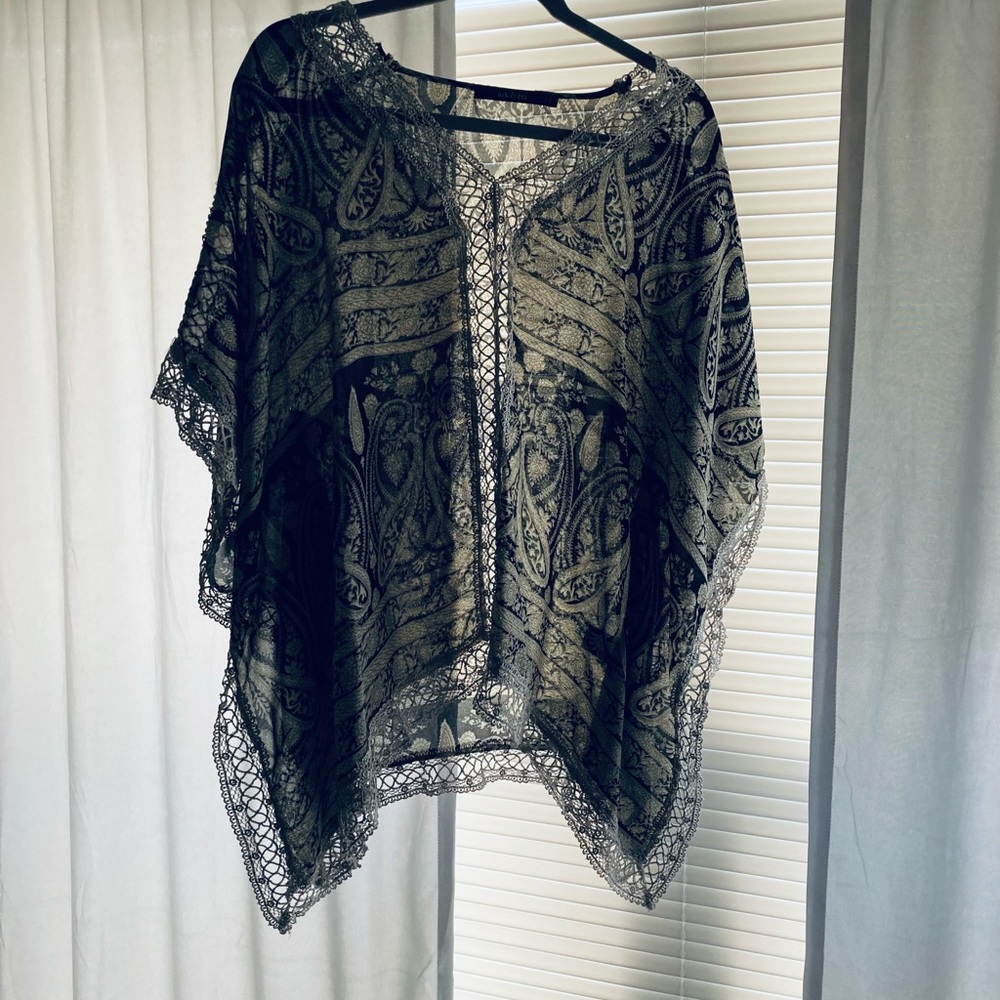 Gorgeous Gray and Black Top - Picture 5 of 6